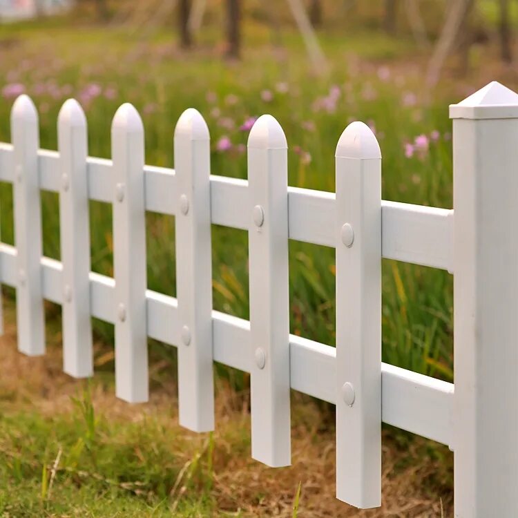 Декоративный забор для дачи из пластика купить. Деревянный заборчик. Маленький забор. Забор декоративный. Заборчик для палисадника деревянный.