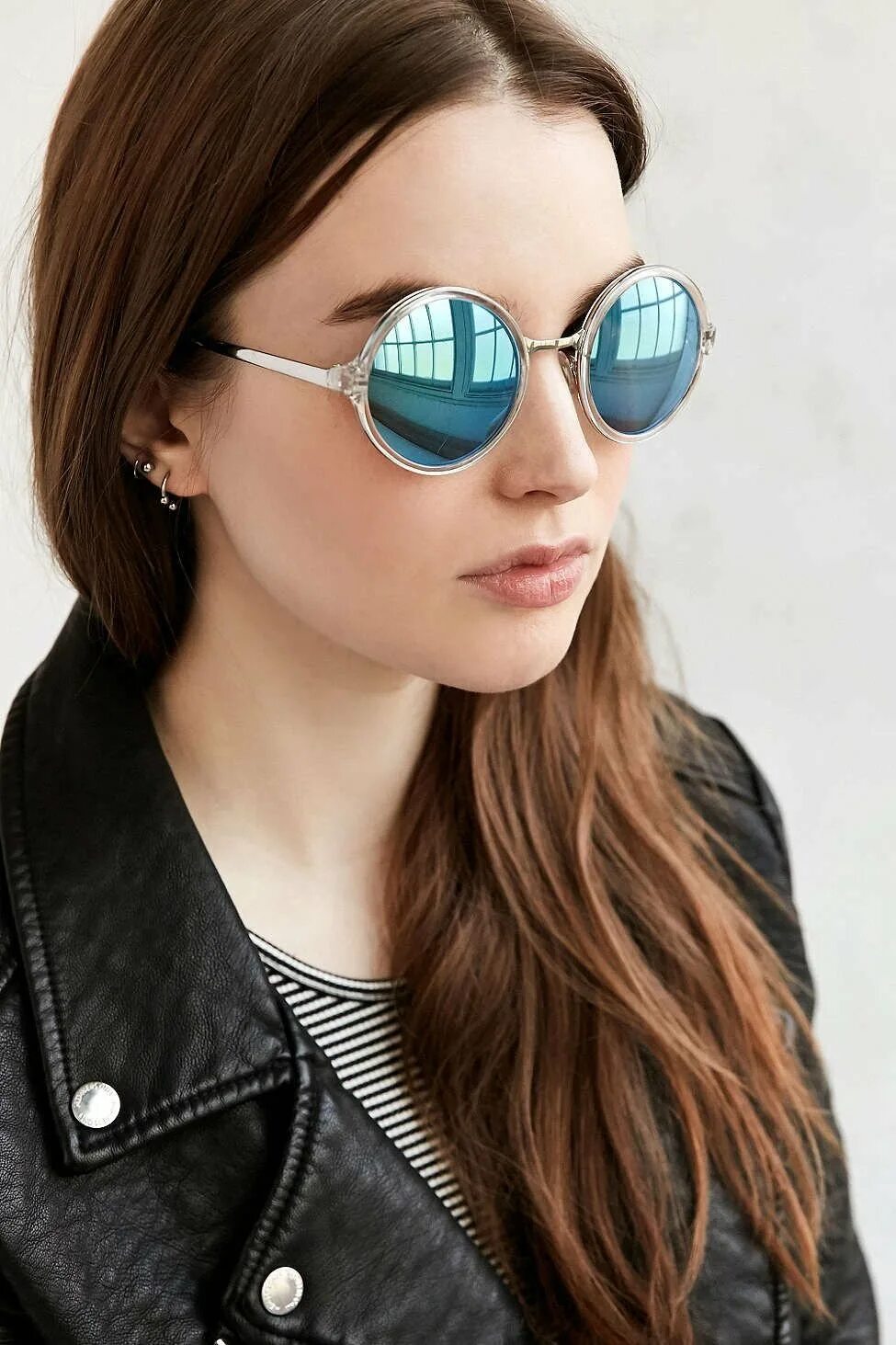 Round sunglasses. Круглые солнцезащитные очки. Очки круглые женские. Круглые очки солнцезащитные женские. Круглые солнечные очки женские.