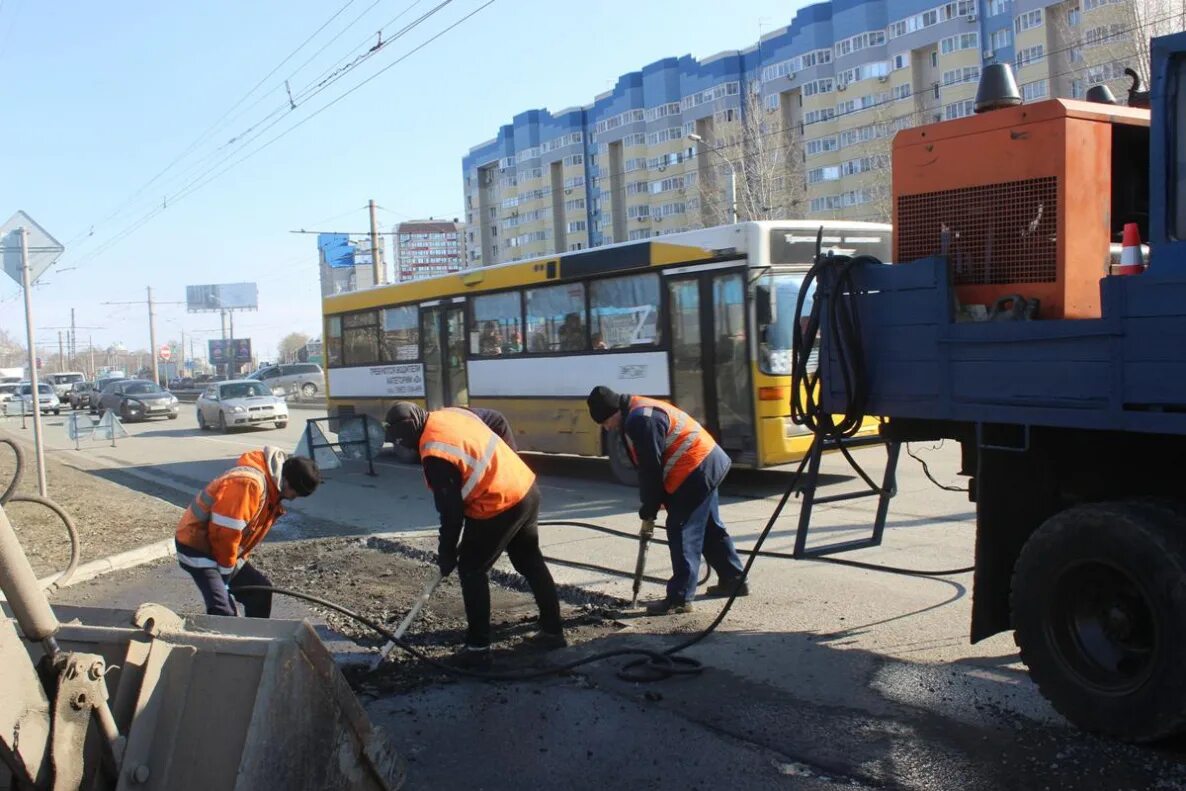 Ремонт дорог. Барнаул дороги. Дорожная служба. Ремонт дороги.