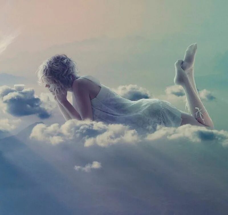 Сонник облака. Девушка в облаках. Человек на облаке. Облако сна. Летать в облаках.