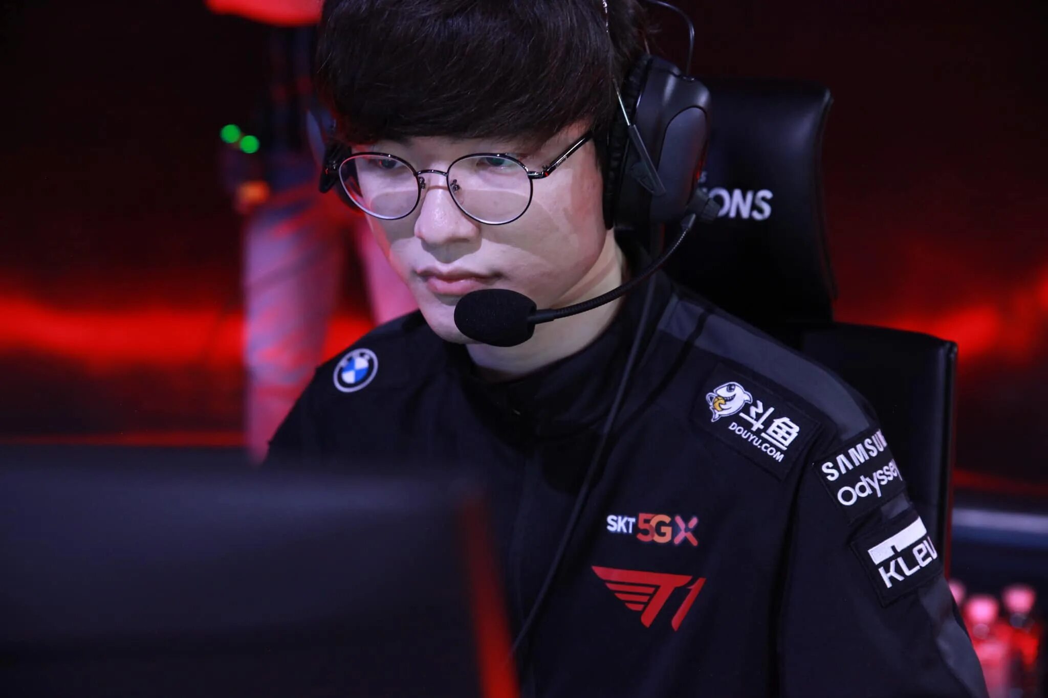 Faker php. Faker. faker 2025. faker dota 2 китаец. faker 2005.