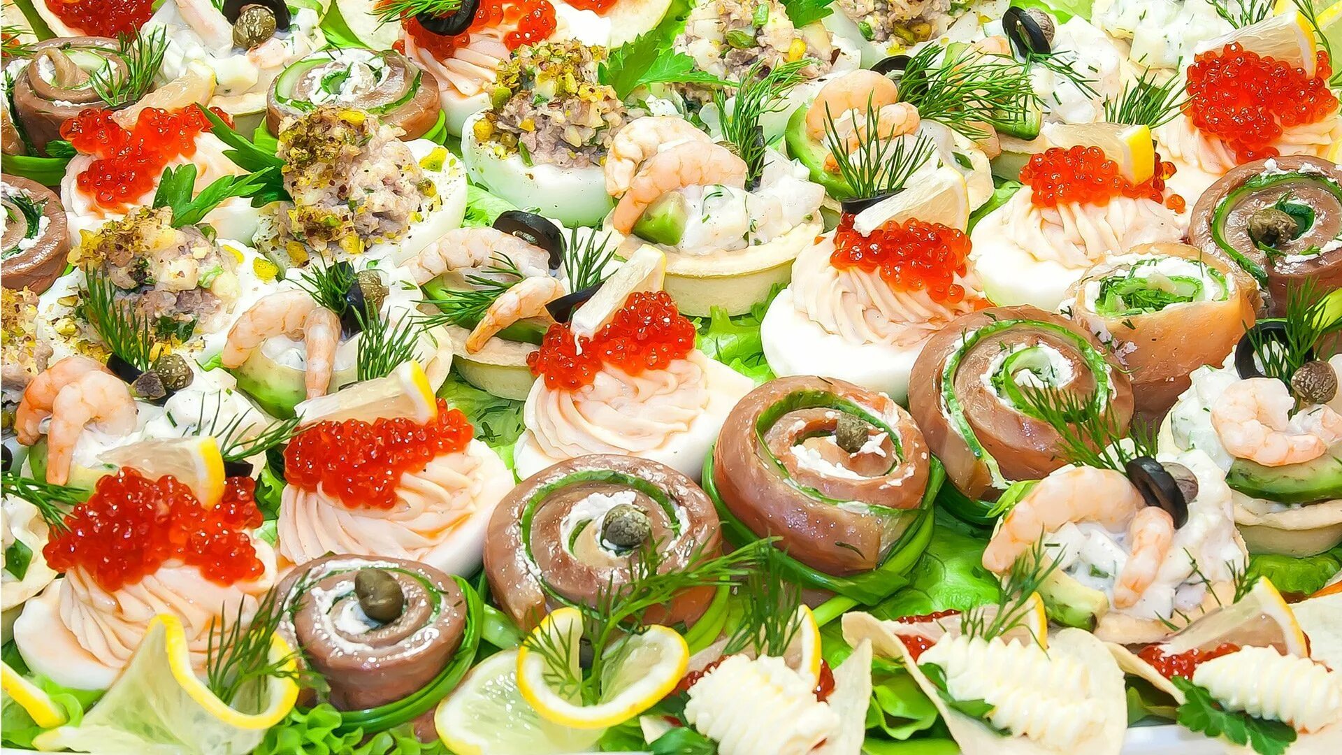Недорогие холодные закуски на праздничный стол. Красивые закуски на стол. Красивые закуски. Быстрые закуски. Красивые закуски.