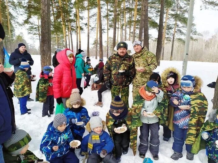 Зарница для улицы. Зарница в детском саду на улице зимой. Зарница в детском саду зимой. Зарница к 23 февраля в детском саду на улице. Зимняя Зарница в детском саду.