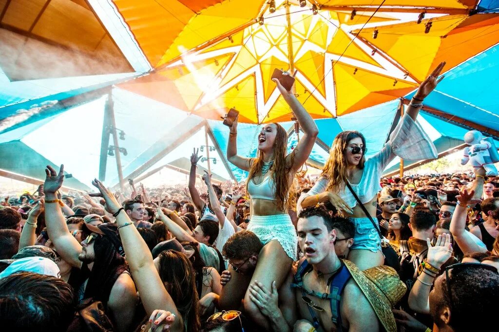 Джазовый фестиваль в штутгарте. Арт фестиваль название. Этно сцена. Фестиваль опен эйр. The festival included.