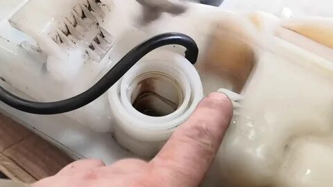 Вышибает антифриз из расширительного бачка