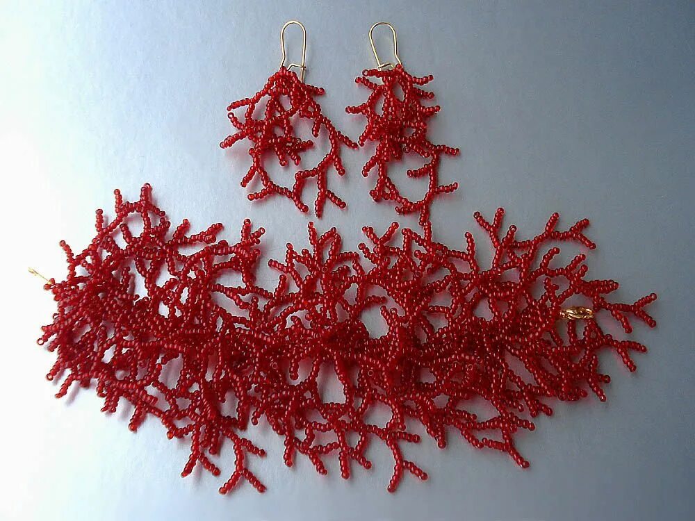 Кораллы бисером. Бусы коралл фриформ. Колье кораллы из бисера. Кораллы бисер. Кораллы бисером.