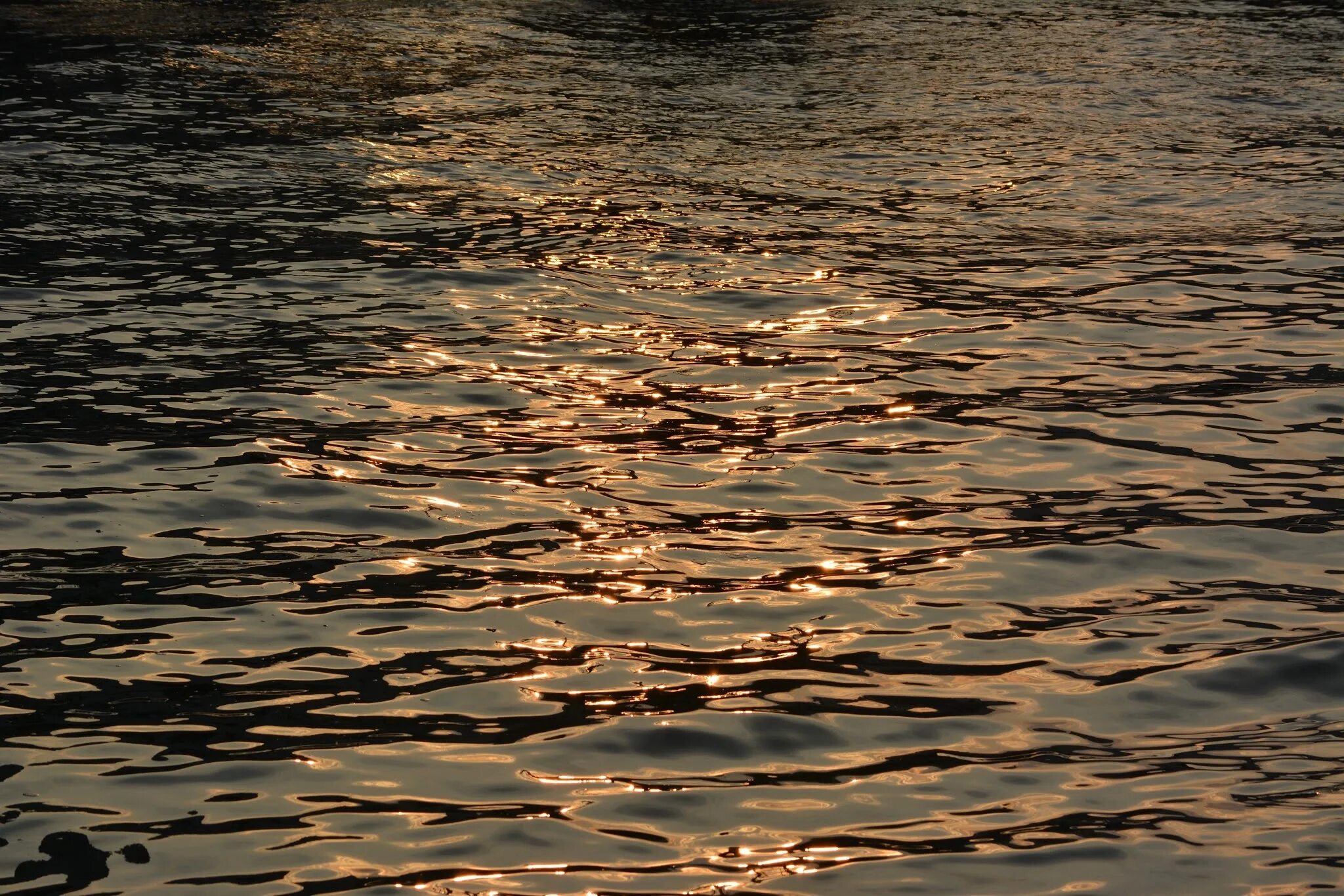 Вода в реке становится прозрачная. Вода река. Текстура воды. Фактура воды реки. Вода река текстура.