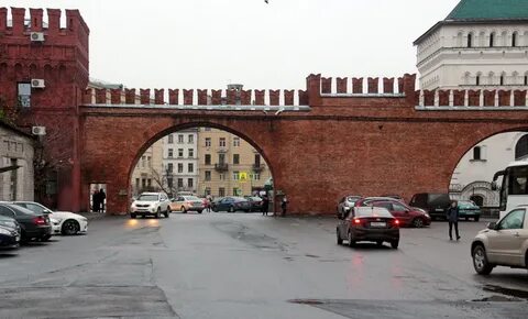 Проходя через арку