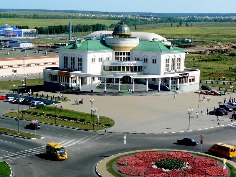 Старый оскол описание. Город старый Оскол Белгородской области. Старый Оскол Белгородская область сверху. Дворец торжеств старый Оскол. Аэродром старый Оскол Белгородская область.