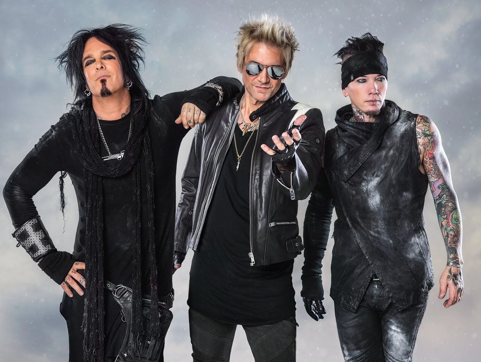 Группа аналогия. Группа sixx:a.m. без грима. sixx am band. sixx a m фото.