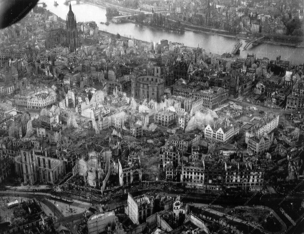 Германия после 1945. Дрезден бомбардировка 1945. Дрезден после бомбежки 1945 год. Дрезден после бомбардировки 1945.