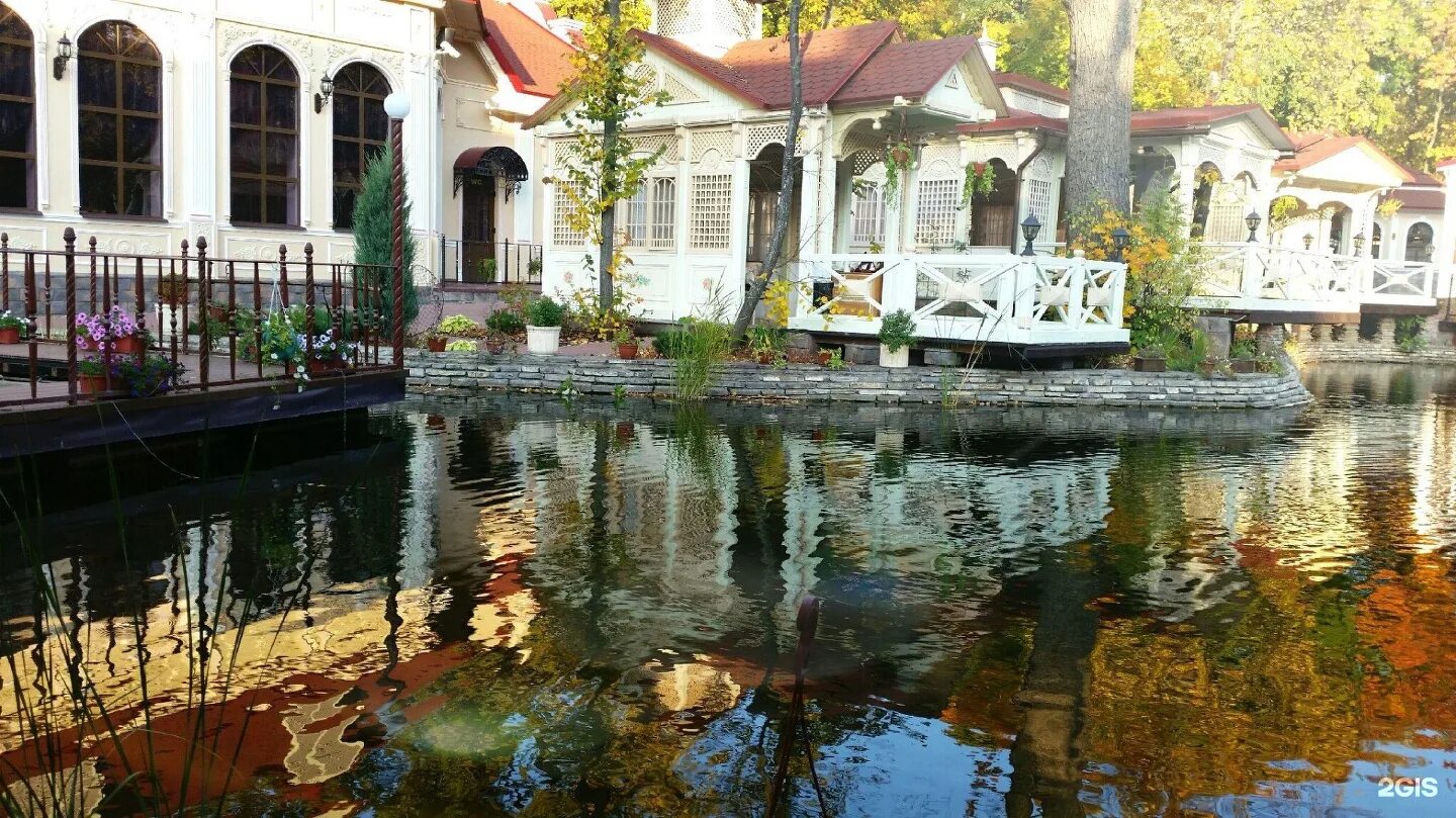 Даско гарден свадьба. Даско гарден уфа у озера. Беседки у озера даско гарден. Даско гарден у озера. Даско гарден лебединое озеро.
