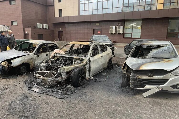 Новости набережные челны происшествия криминал. Семекеево набережные челны. Набережные челны авария врезаться в остановку 2019 год. Дтп казань набережные челны. Авария в набережных челнах 12 декабря.