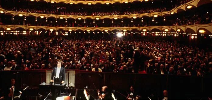 Metropolitan orchestra. Метрополитан опера вид со сцены. Orchestra Pit. Rome Orchestra.