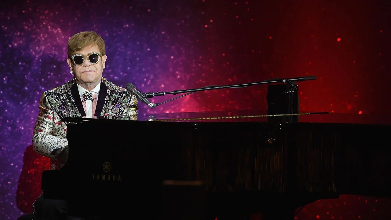Elton john rock. Элтон Джон. 3. Элтон Джон. Elton John 1995. Elton John 84.