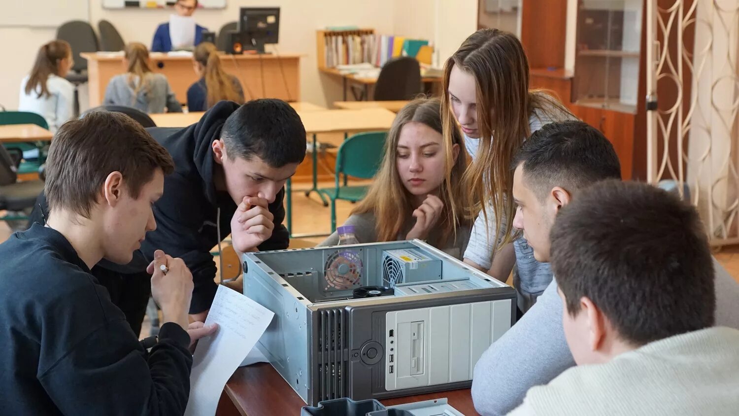 Проблемы студентов колледжей. Школьники на практике. Профессиональное образование. Практика студентов. Студенты СПО.