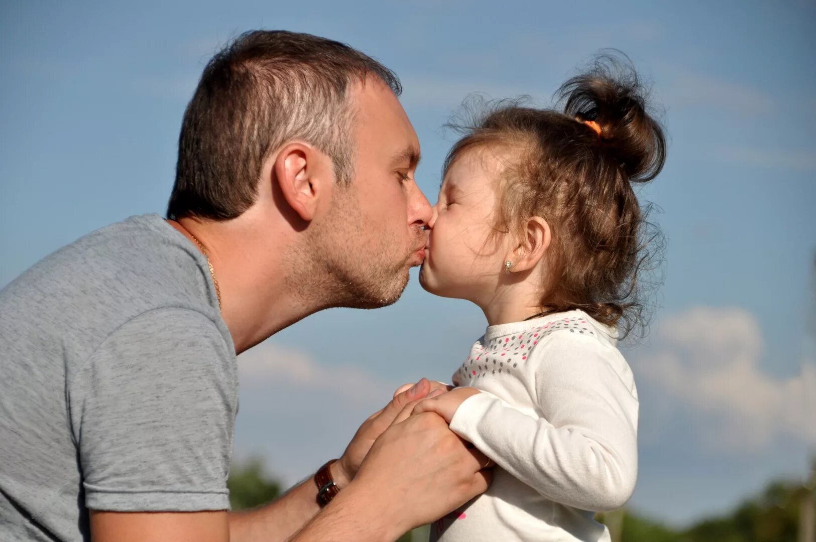 Связь с отцом. Любовь к ребенку. Отец и дочь. Любовь родителей к детям.