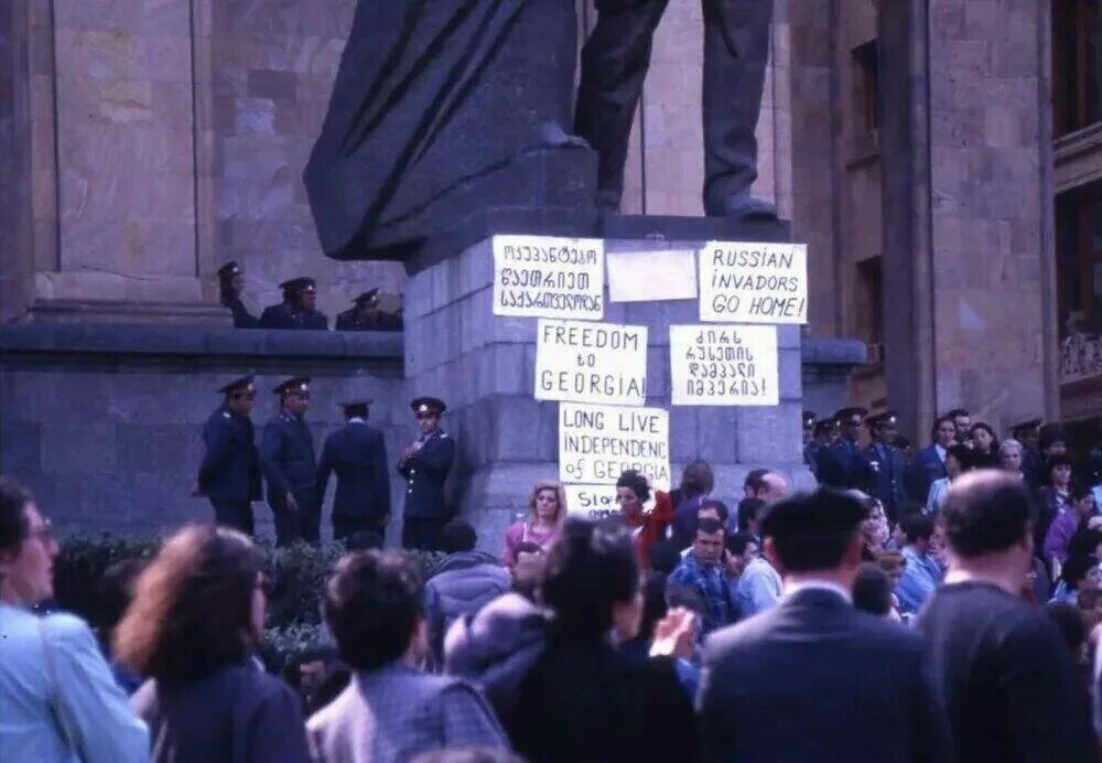 9 апреля тбилиси. Тбилиси 1989 9 April.. Митинг в Тбилиси 1989. 9.04.1989 Тбилиси. 9 Апреля 1989 Тбилиси.