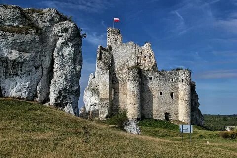 Замки на скалах