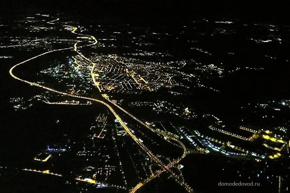 Какие планы ночью. Город Домодедово вид сверху. Ночной город Домодедово. Аэропорт Домодедово с высоты птичьего полета. Ночной аэропорт Домодедово сверху.