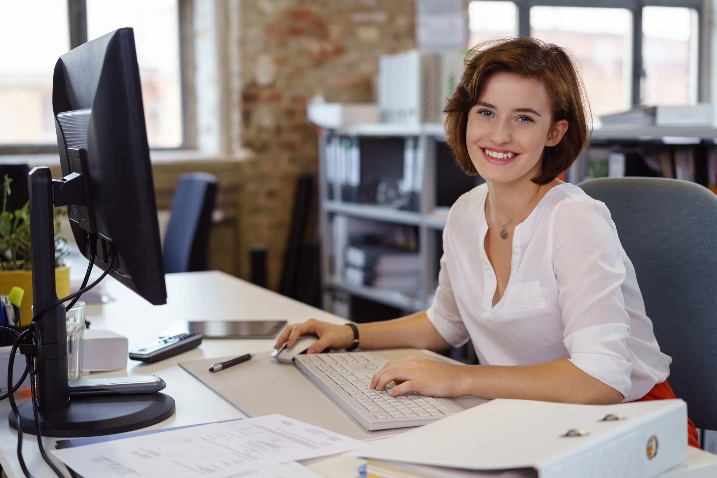 Менеджмент иллюстрации. Администратор аналитик. Девушка программист. Бизнес иллюстрации. It иллюстрации.