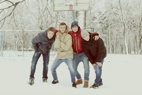 Это мы с пацанами. Бандит прикол. Мемы про пацанов. Me and boys мемы. Это мы с пацанами.