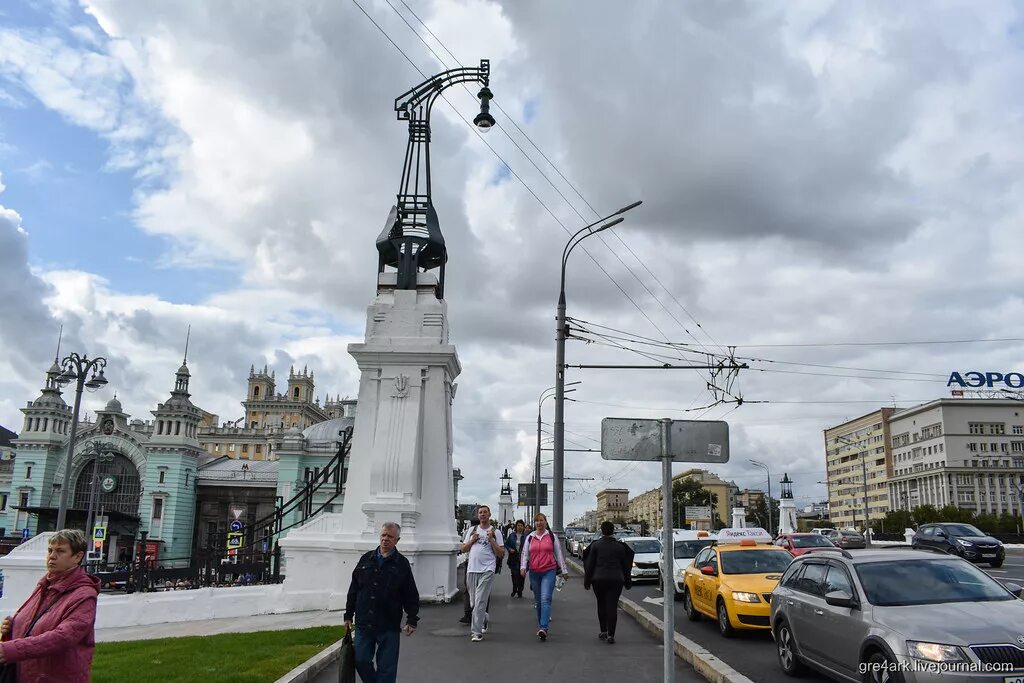 Тверская застава. Памятник Горькому на площади Тверская застава. Площадь Тверской заставы фотосессия памятник. Памятник Горькому в Москве у белорусского вокзала. Площадь тверской заставы фото