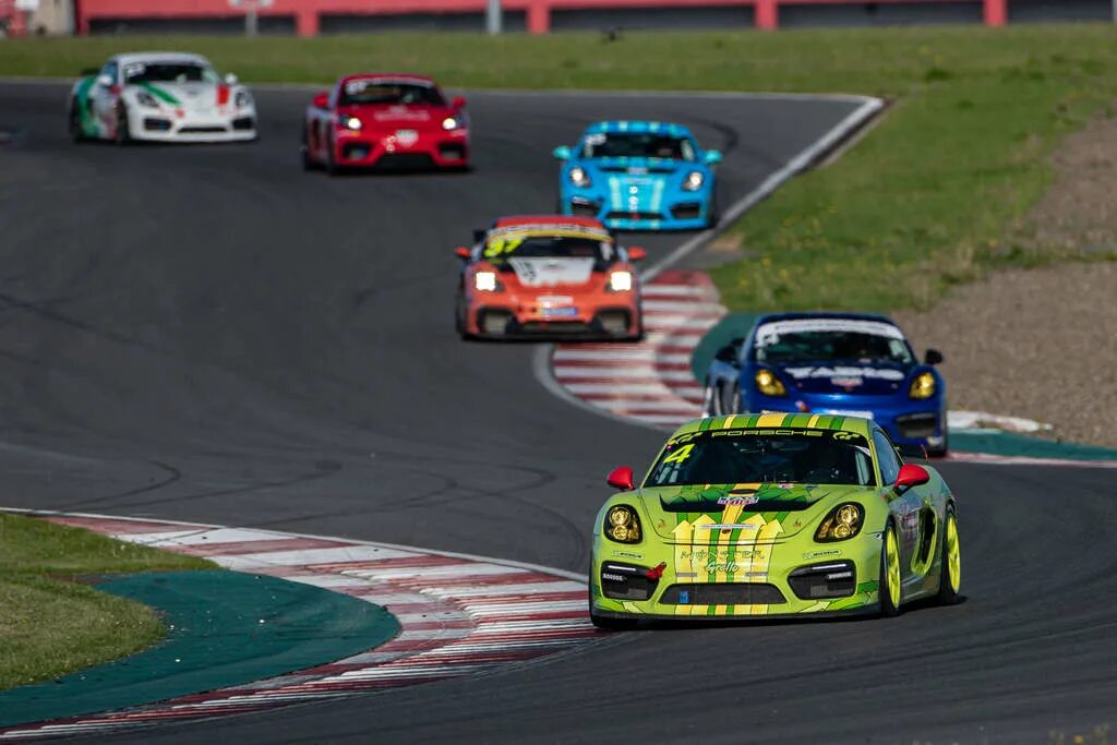 Сбер первый gt cup гран при москвы. Gt Cup Нижегородское кольцо. Гоночный турнир. Gt Cup Moscow Raceway 2023. STARLINE Racing шоссейно кольцевые автогонки.