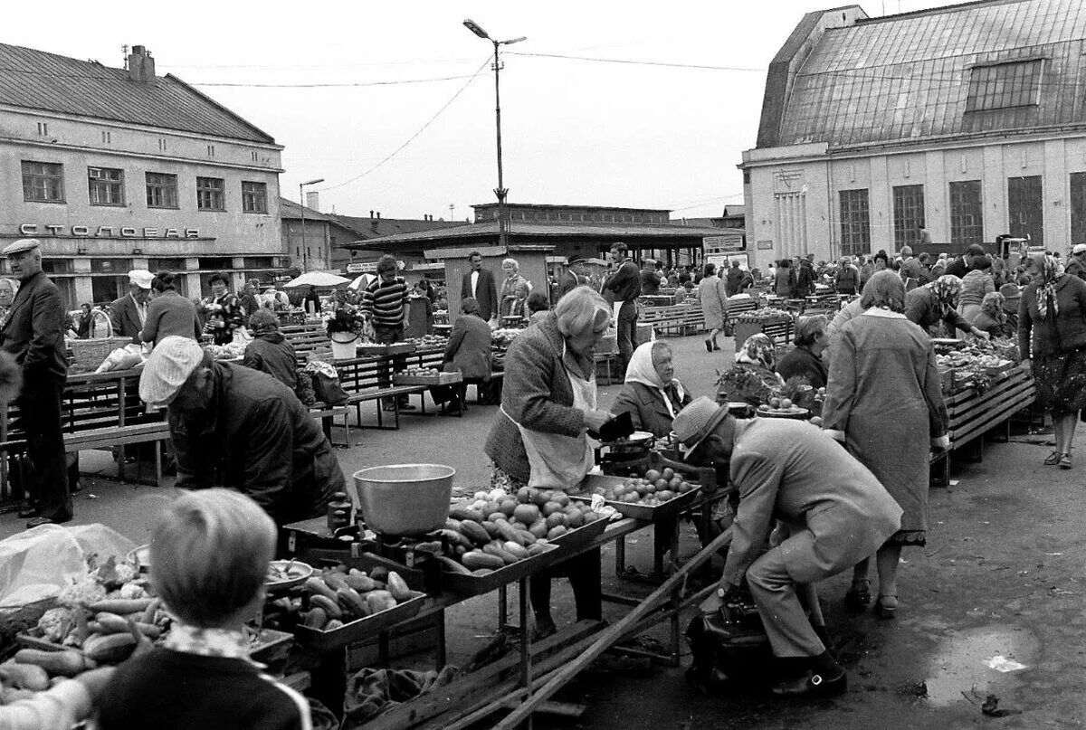 Рижский рынок Москва 80е. Центральный рынок Москва СССР. Тишинский рынок в 90е. Рынок в Москве в 1980е. Москва рынок ретро