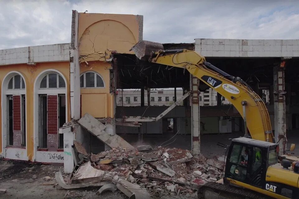 Снос тц мир. Колизей самара сносят. торговый центр w снос. снос торговых центров в 2025 году. снос заброшек.