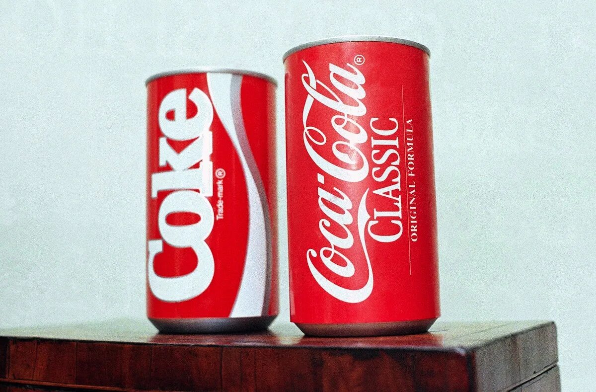 Кола 80. Coca cola завод. Кола в америке производители. 1 литровая кола 2 штуки. Импортный лимонад.