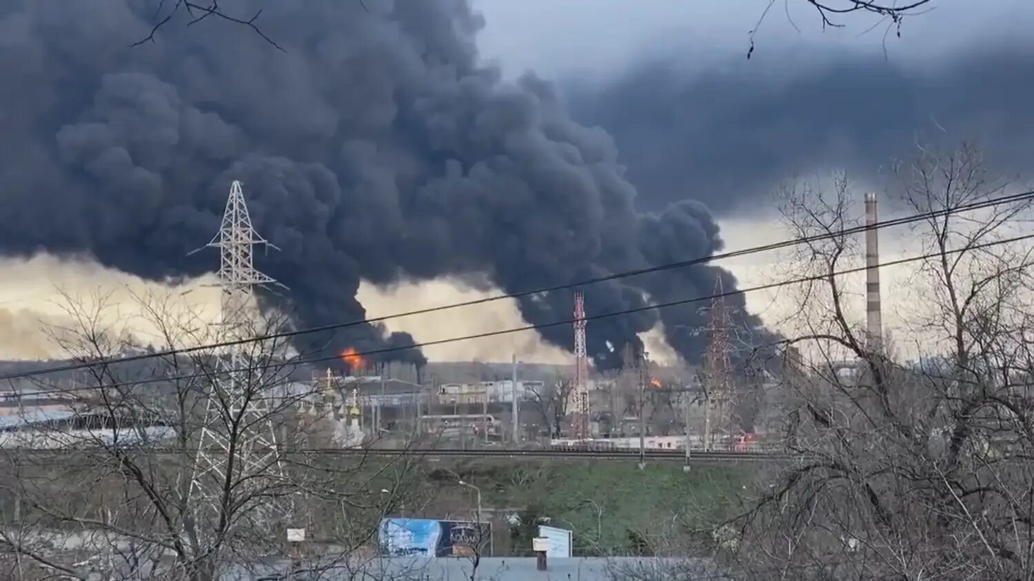 Пожар. Одессу бомбят. Взрывы на Украине. Инфраструктура Украины взрыв.