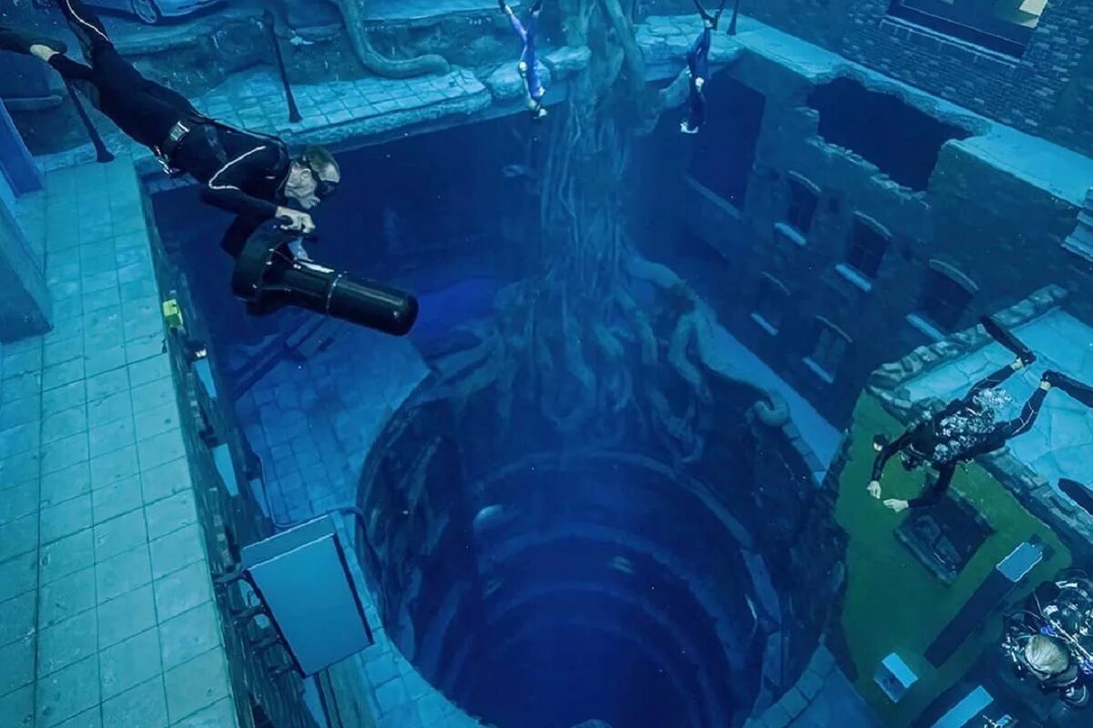 Бассейн глубина метр. Бассейн deep dive dubai. самый глубокий бассейн в мире в дубае. бассейн в дубае 60 метров. самый глубокий бассейн для дайвинга в мире.