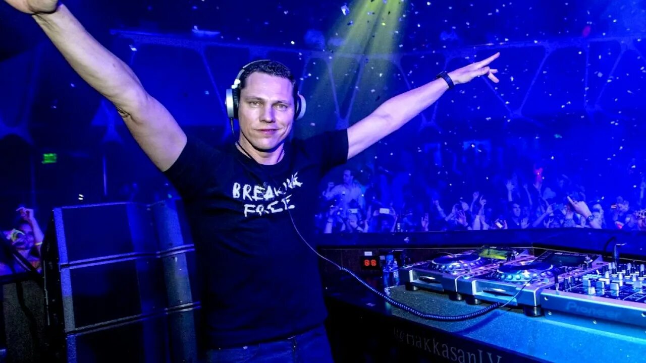 Дж тиеста. Tiesto. DJ Tiesto. Тиесто первый трек. Tiesto певец.