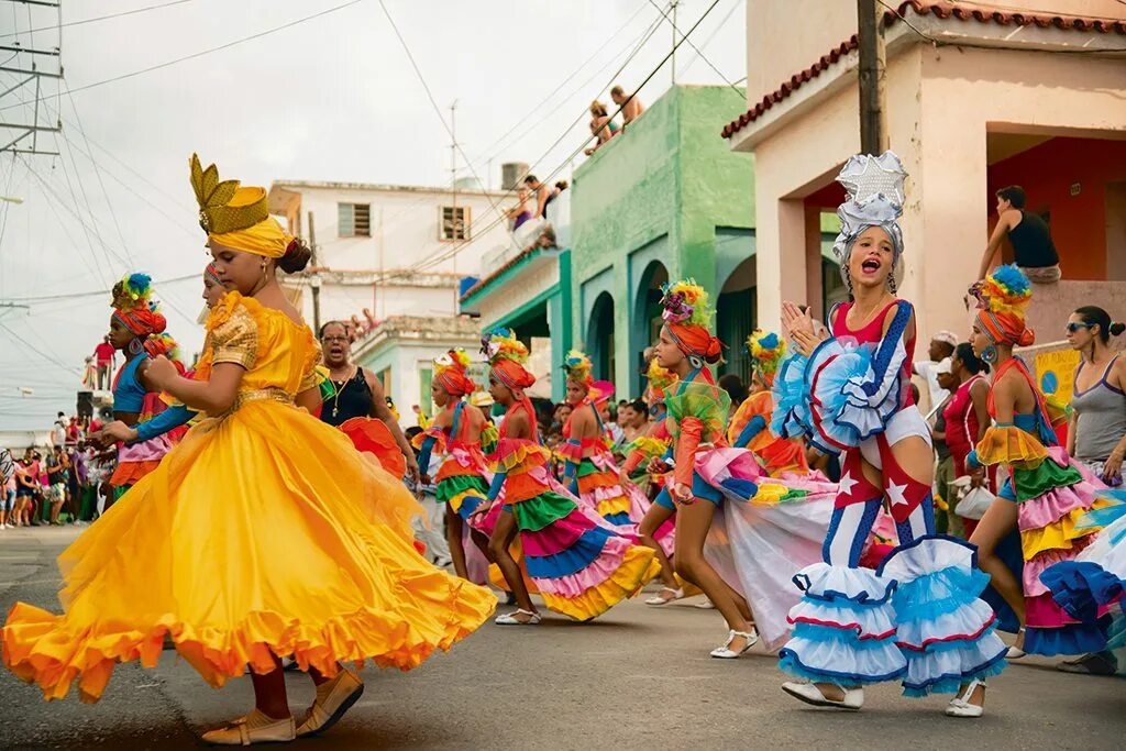 Гавана карнавал Куба. Карнавал Сантьяго де Куба. Гавана карнавал 2021. Карнавал в Варадеро. Известные кубинские
