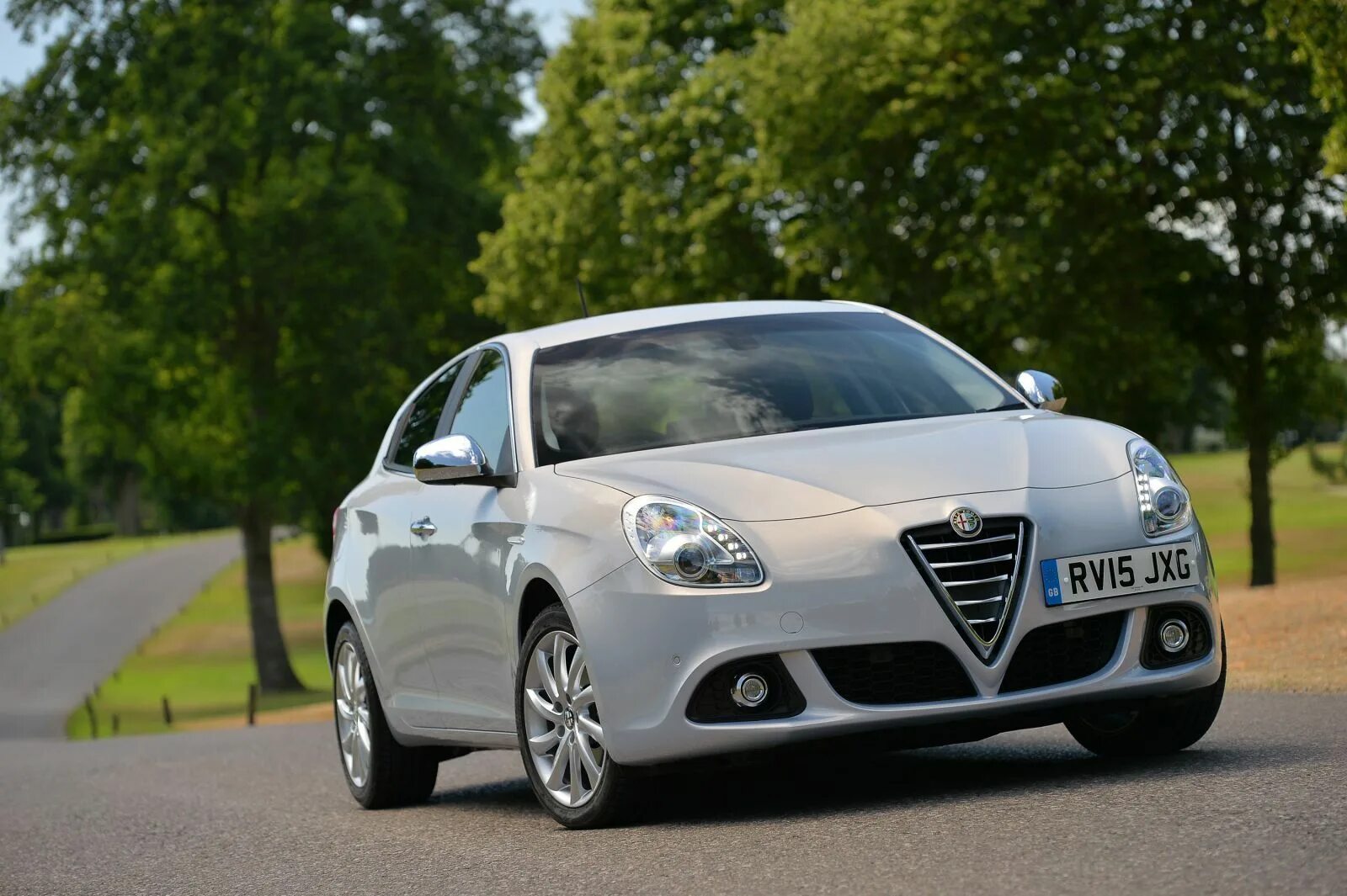 Альфа ромео 2014. Alfa romeo giulietta. Alfa romeo giulietta. Автомобиль alfa romeo giulietta. Alfa romeo juliette 2016.