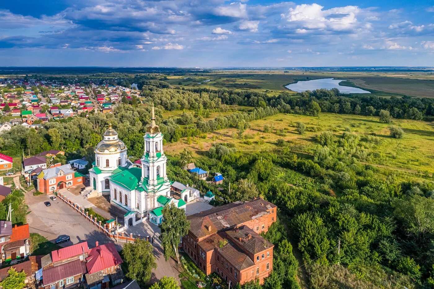 Елабуга это татарстан. Елабуга Республика Татарстан. Елабуга центр города. Елабуга город с высоты птичьего полета. Шишкинские пруды Елабуга.