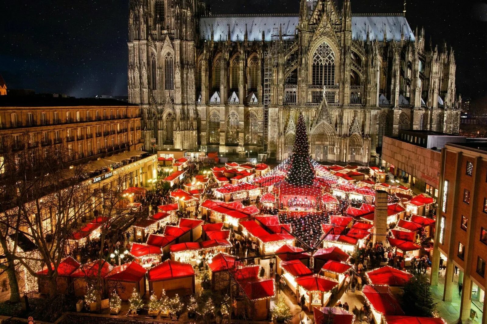 Как празднуют новый год в германии. Кельн Рождественская ярмарка. Weihnachtsmarkt в Германии. Рождественский рынок Кельнского собора.. Рождественские рынки в Кёльне.