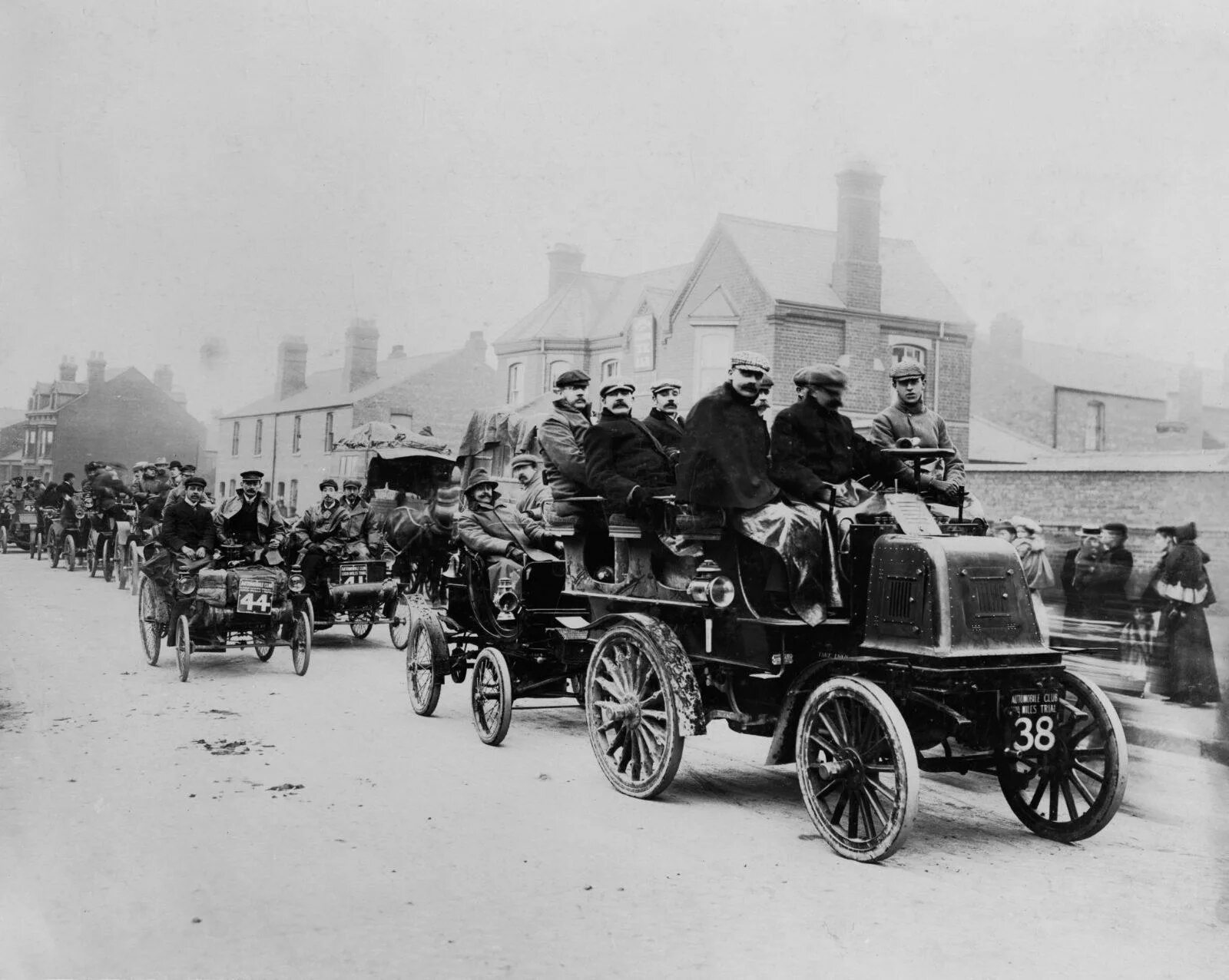 Year 1900. Daimler 1900. Даймлер 1900 года. Машины 1900 годов. Пожарная машина 1900 года.