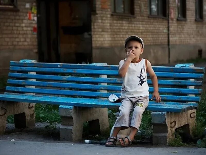 К чему снятся дети на улице. Дети улицы. Мальчик во дворе. Уличный мальчик. Мальчишки на улице.