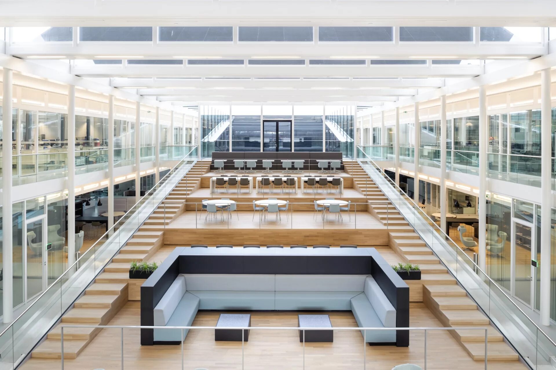 Общественное пространство в здании. Атриум внутри здания. Revit металлический каркас. Атриум в общественных зданиях. Устройство атриумов допускается.