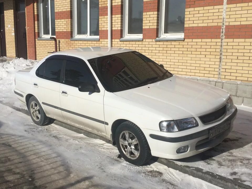 Ниссан санни край. Nissan Sunny b15. Тонированный Ниссан Санни fb15. Nissan Sunny fb15 белый. Ниссан Санни фб15.