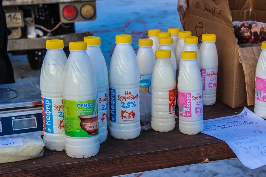 Молока якутия. Местная Якутская продукция. Молочные продукты якутов. Молочная продукция Якутск. Местные продукты якутские.