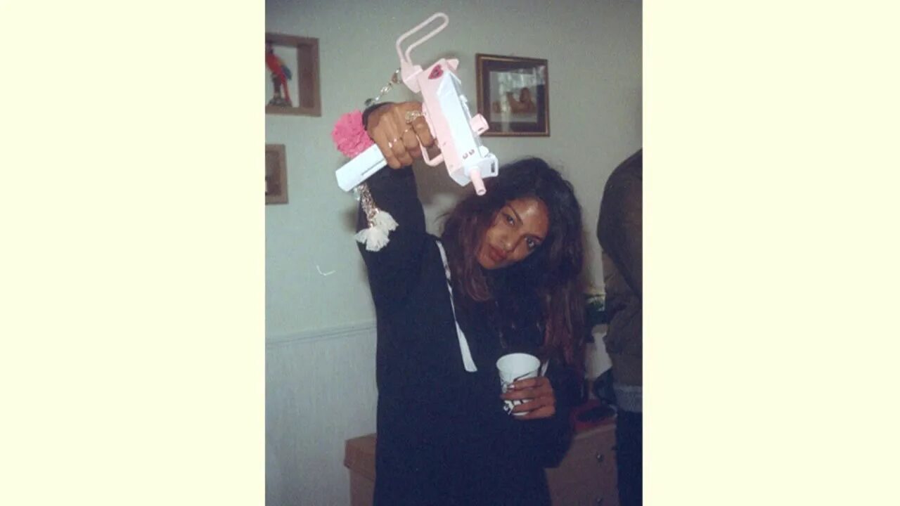 Nas x. Lil baby lil durk смотрят в небо. Lil krystalll окно. Лил кид рэпер. Вид на окно из комнаты.