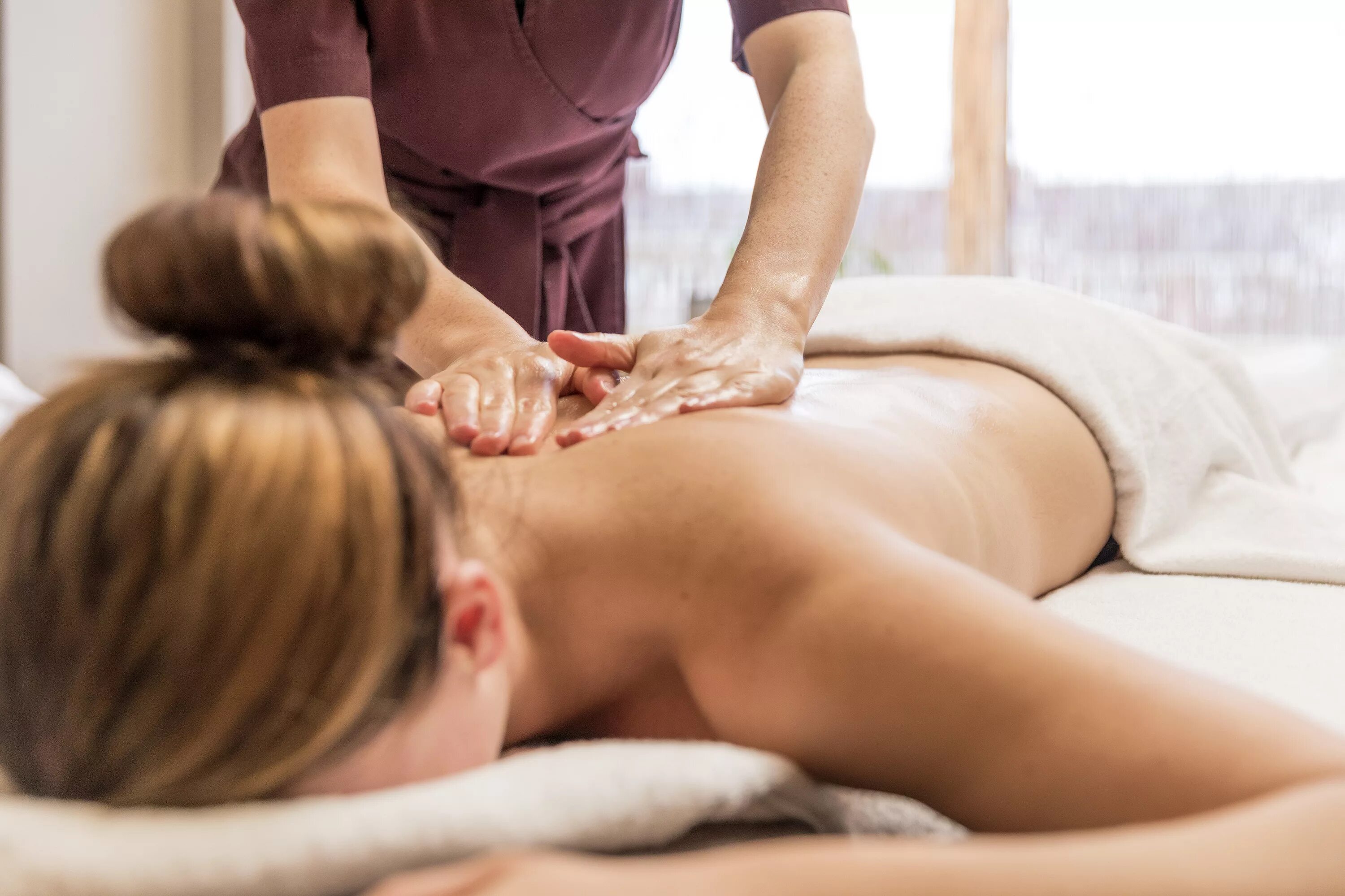 Mean massage. Классический массаж. Массаж спины. Классический массаж тела. Профессиональный массаж.