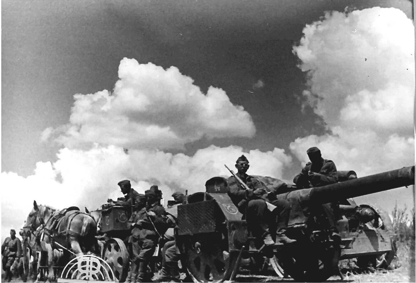Испытания войной. Румынская артиллерия второй мировой войны. Артиллерия Румынии. Артиллерия на марше.