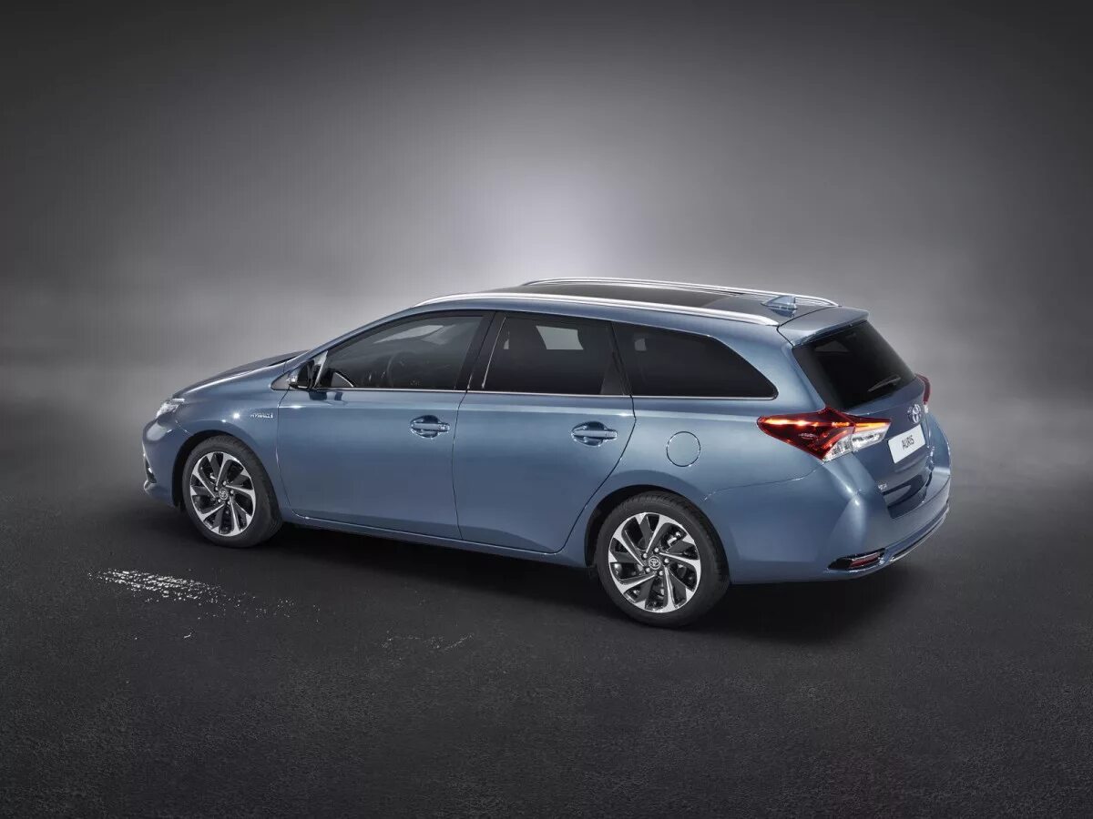 Toyota Auris Touring 2016. Toyota Auris Touring 2015. Тойота аурис 2 универсал. Тойота аурис гибрид универсал 2015.