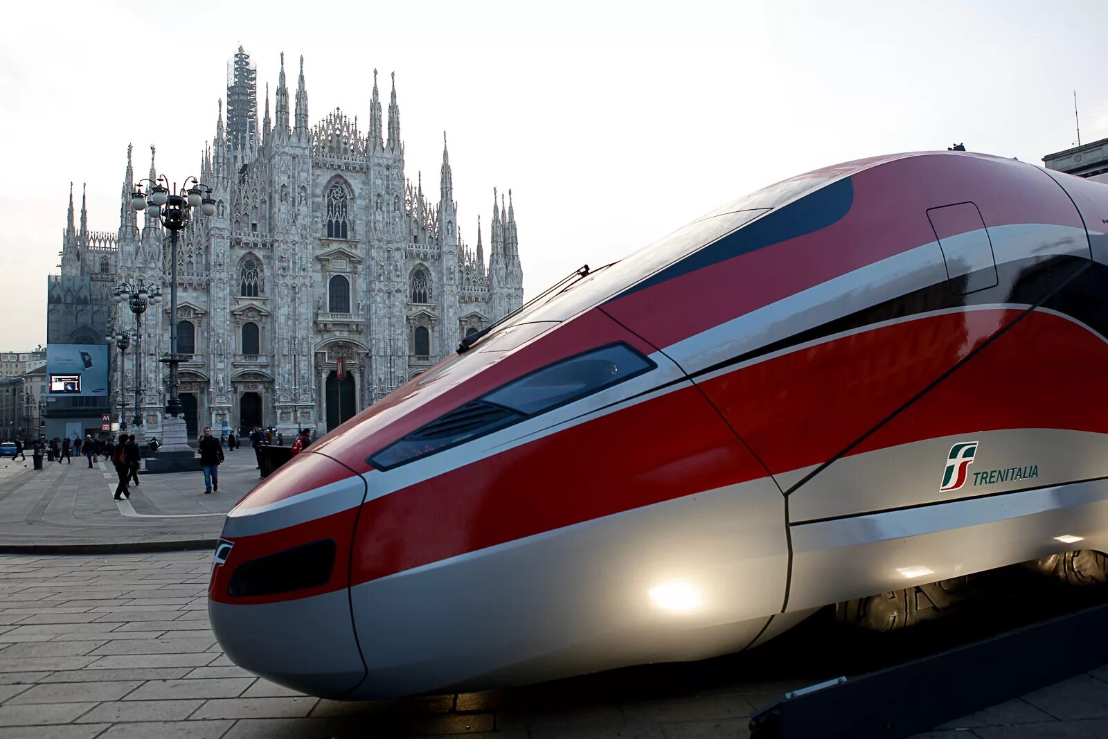 Frecciarossa 1000 поезд. Скоростные поезда Италии. ВСМ Италии. Transport of countries