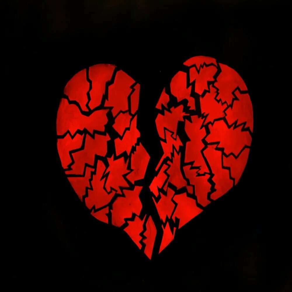Разбитое сердце кр. Расколотое сердце. Сердце с трещиной. Разбитое сердце на осколки.