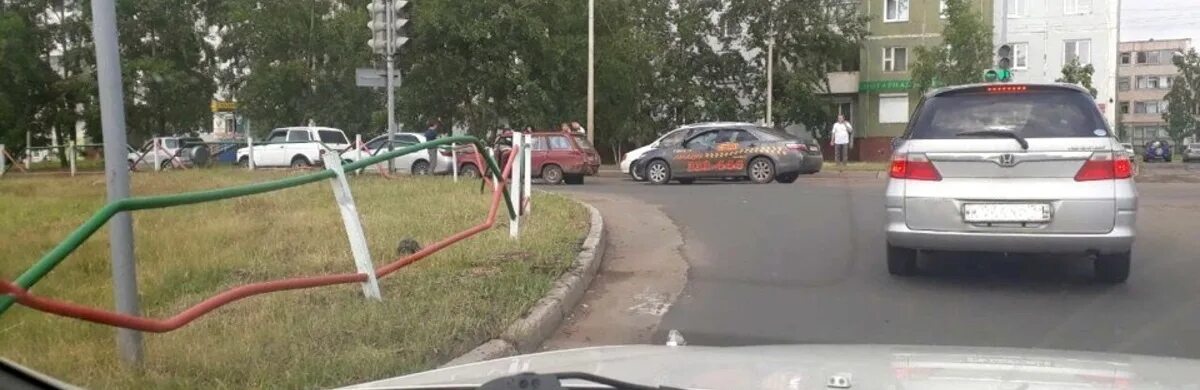 Создал помеху на перекрестке. Перекресток Пирогова Погодаева в энергетике ДТП 15 03 2023.